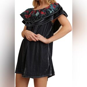 Umgee off-shoulder velvet dress with floral embroidery Large